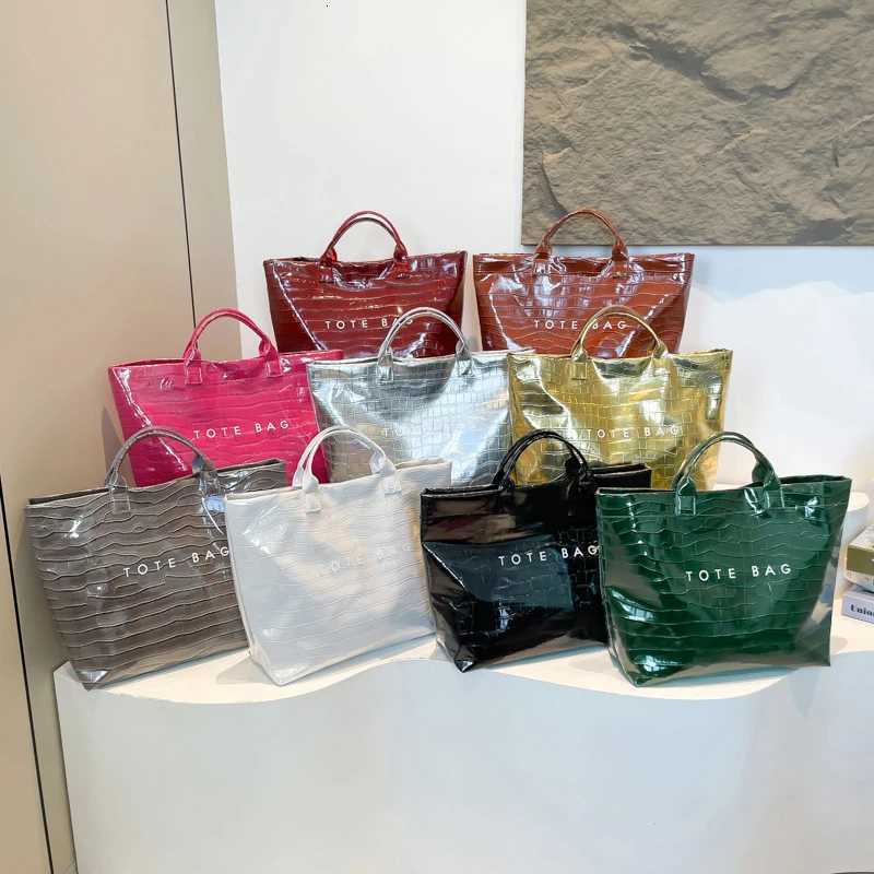 Crocodile Texture Tote BagPvc Kraft Paper Large Capacity Luxury Hobo HandbagWomen Casual Shopping Letters Top Handle Hand BagsL251023