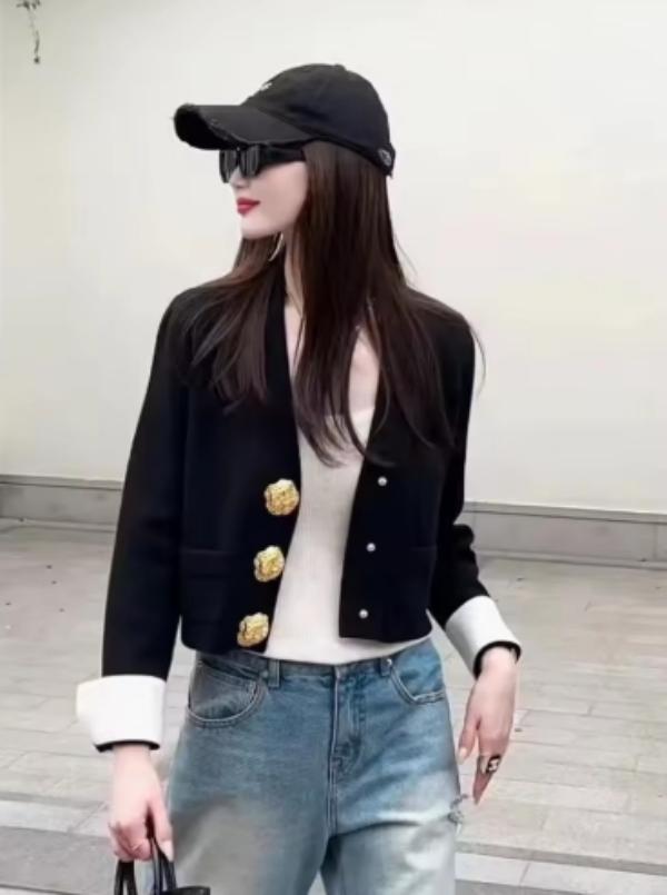 Tweed Style Gold Button Color Block V-Neck Knitted Cardigan Women's Autumn Winter 2024 New White Commuting Cropped Jacket