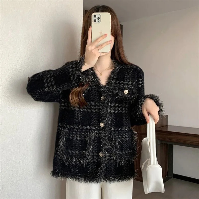 Cardigan for Women Fringe Novelties in Casual Youth Korean Style Lightweight Clothing Sales Y2k V Neck Knitted Sweater Woman 251022