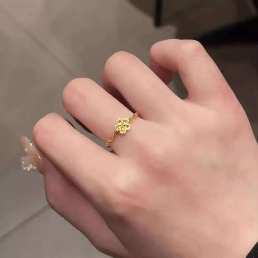 Sparkling Five-Leaf 2025 New Ancient Hammered Ice Small Gold Flower Ring