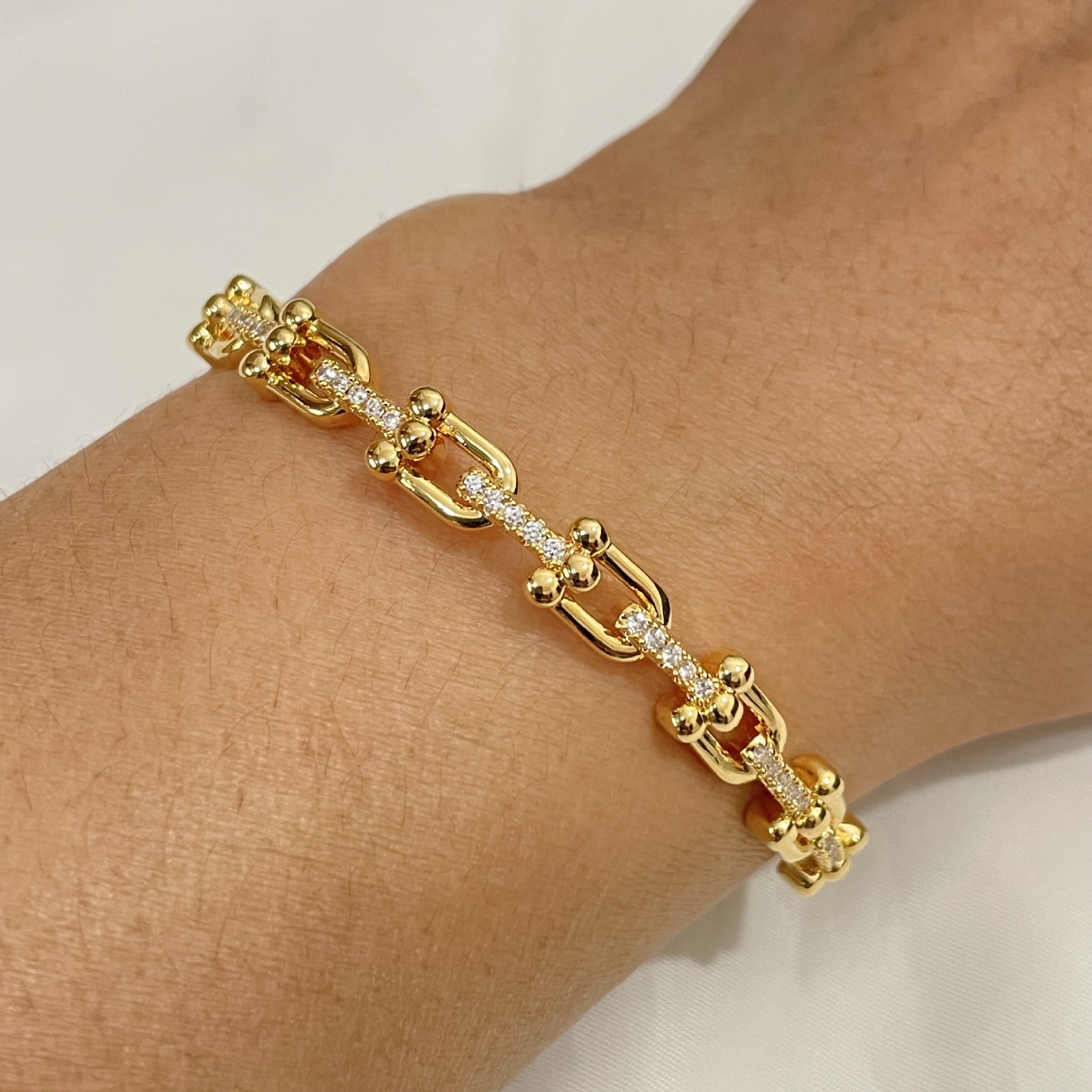 Designer bracelet Charm bracelet 18k white gold U-shaped twisted cross horseshoe buckle bracelet high-end bracelet adjustable free shipping