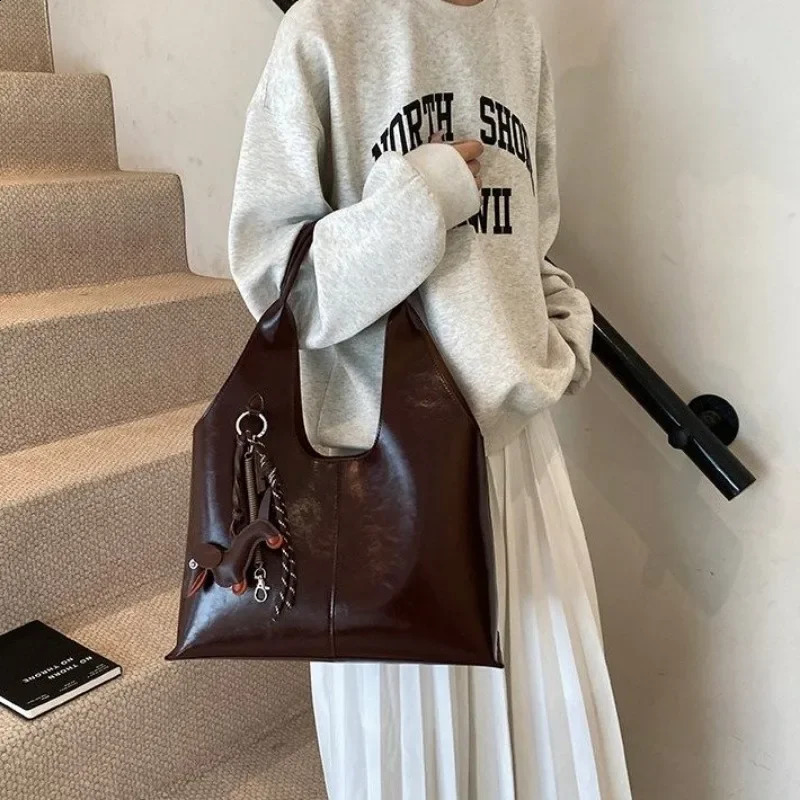 Magnetic Buckle Casual Tote Bags Interior Compartment Solid Soft Large Capacity Bags for Women Zipper Womens Handbags 251021