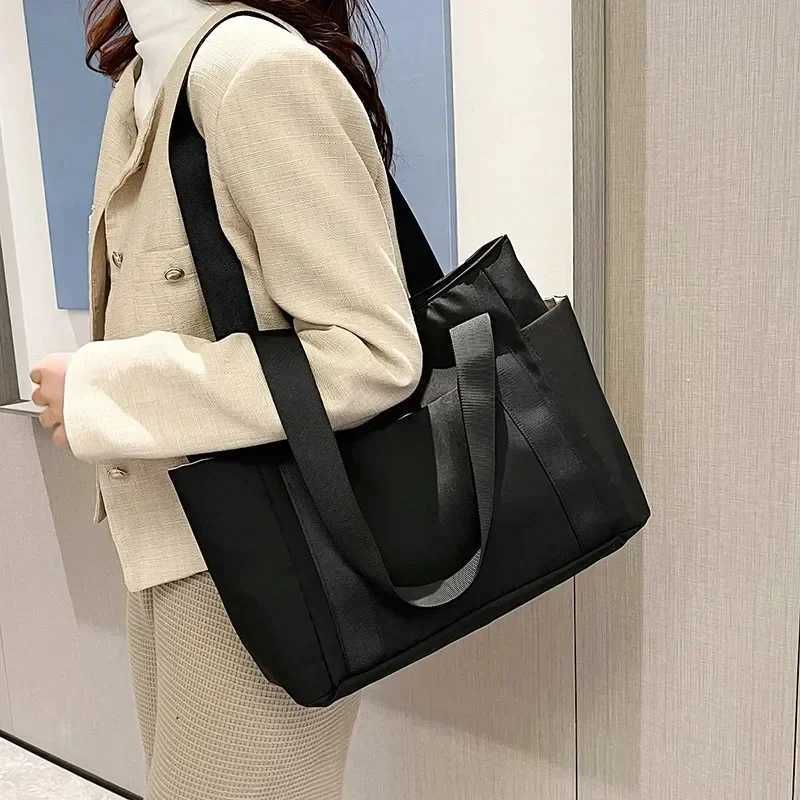 2024 New Womens Bag Solid Color Tote Bag Commuting Shoulder Bag Leisure Simple Mommy Go Out Bag Large Capacity Nylon HandbagL251023