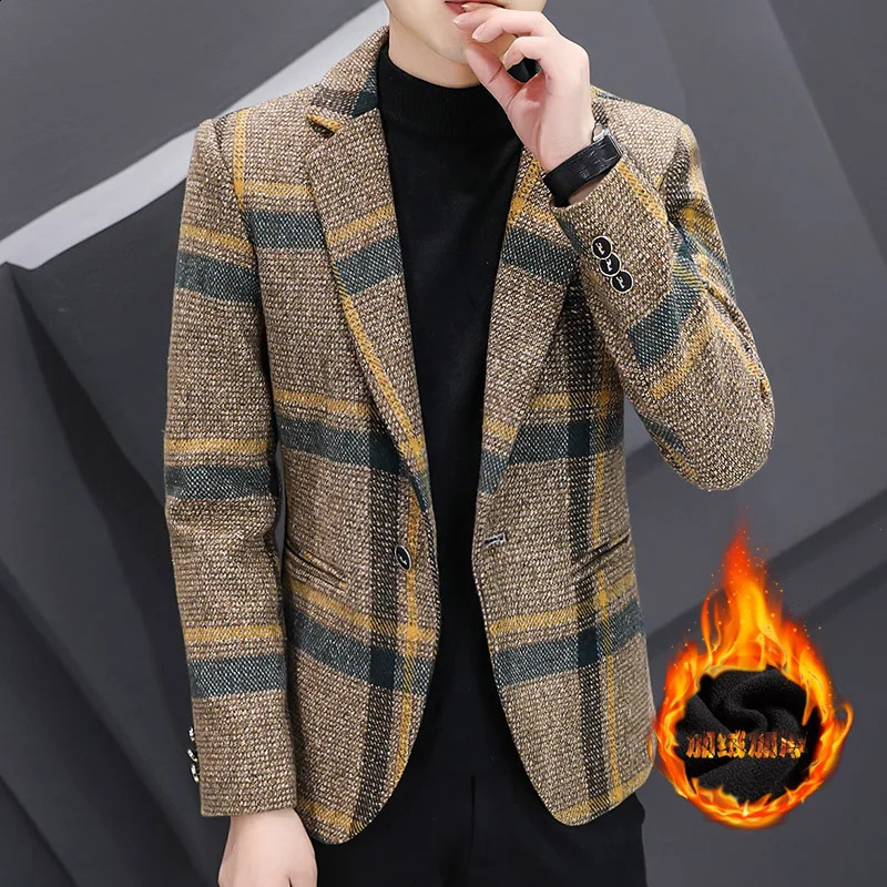 This is a stylish cool and versatile casual suit for men in autumn winter featuring fleece thickened warm blazer It 251023