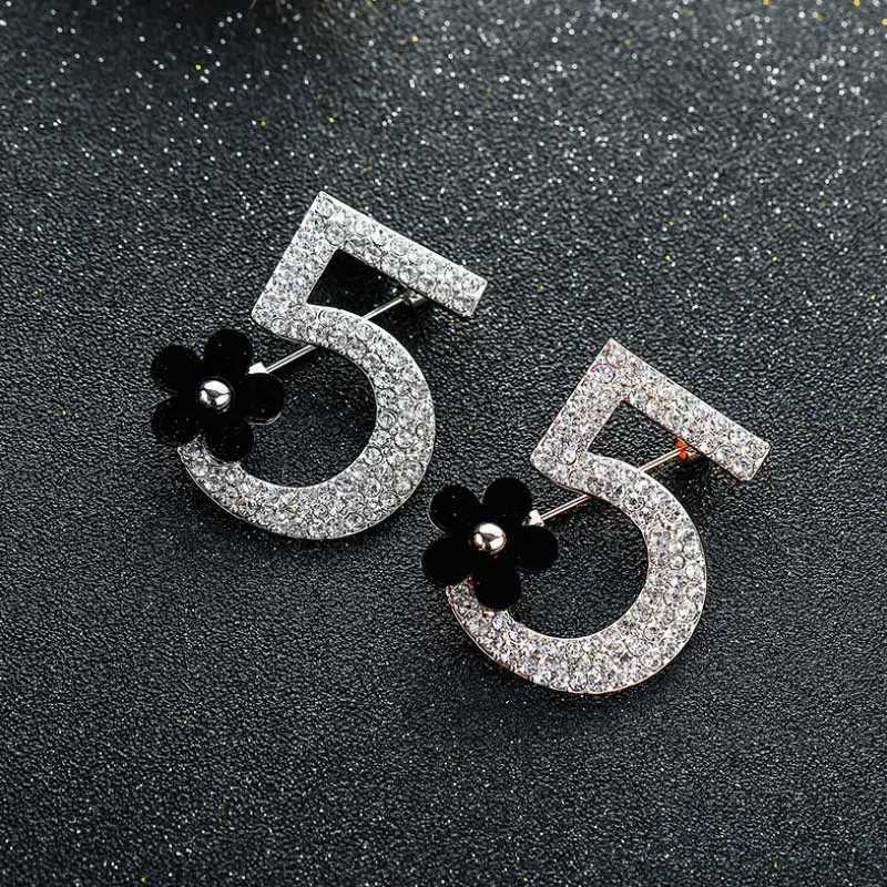 Fl rhinestone number 5 wer brooch Luxury fashion wedding party letter wan boutonniere brooches gift Y251023