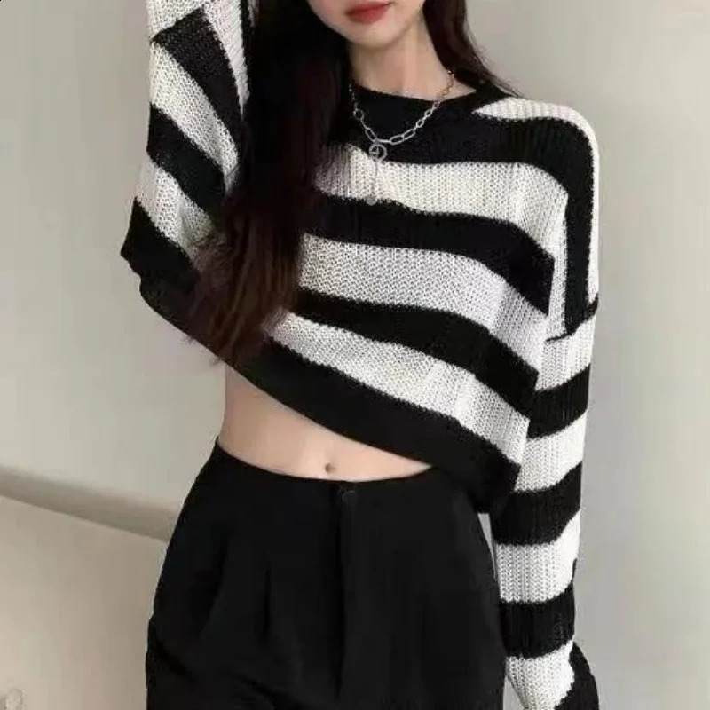 Korean Style Striped Cropped Sweater Women Vintage Oversize Knit Jumper Female Autumn Long Sleeve Oneck Pullovers Tops 251023