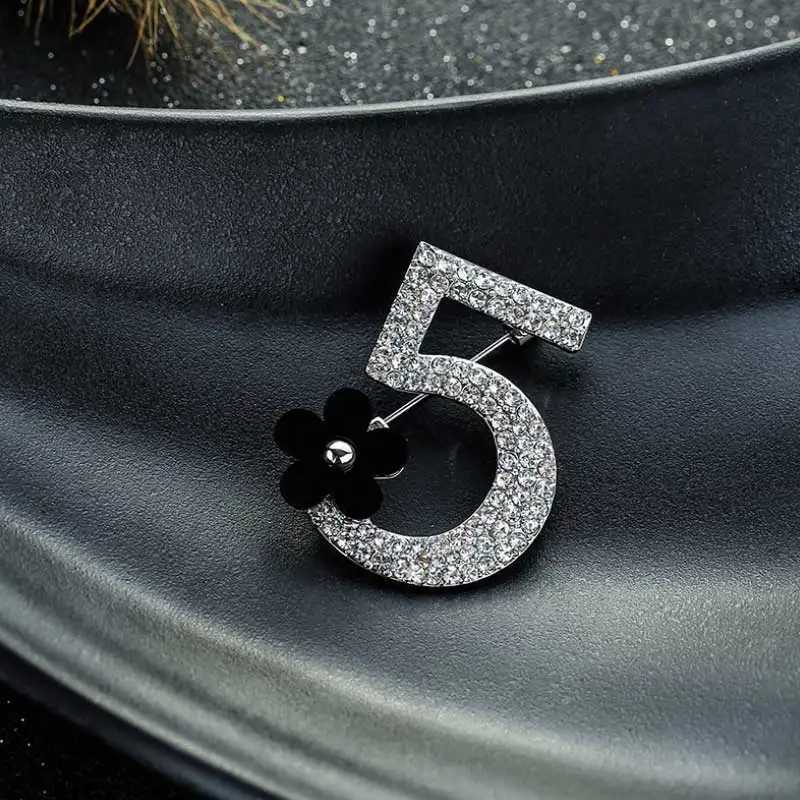 Fl rhinestone number 5 wer brooch Luxury fashion wedding party letter wan boutonniere brooches gift Y251023
