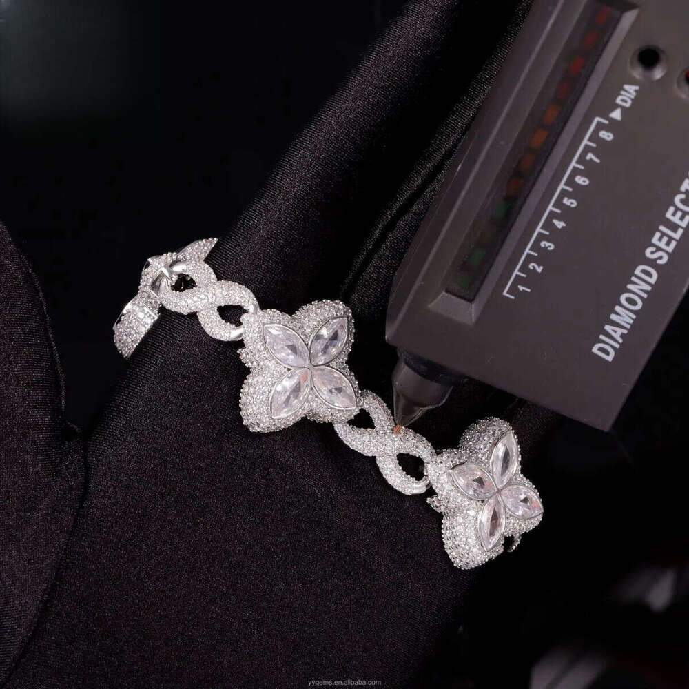Yy New Design Iced Out Clovers Vvs Moissanite Cuban Chain Sterling Sier Fine Jewelry Bracelets for Men Women