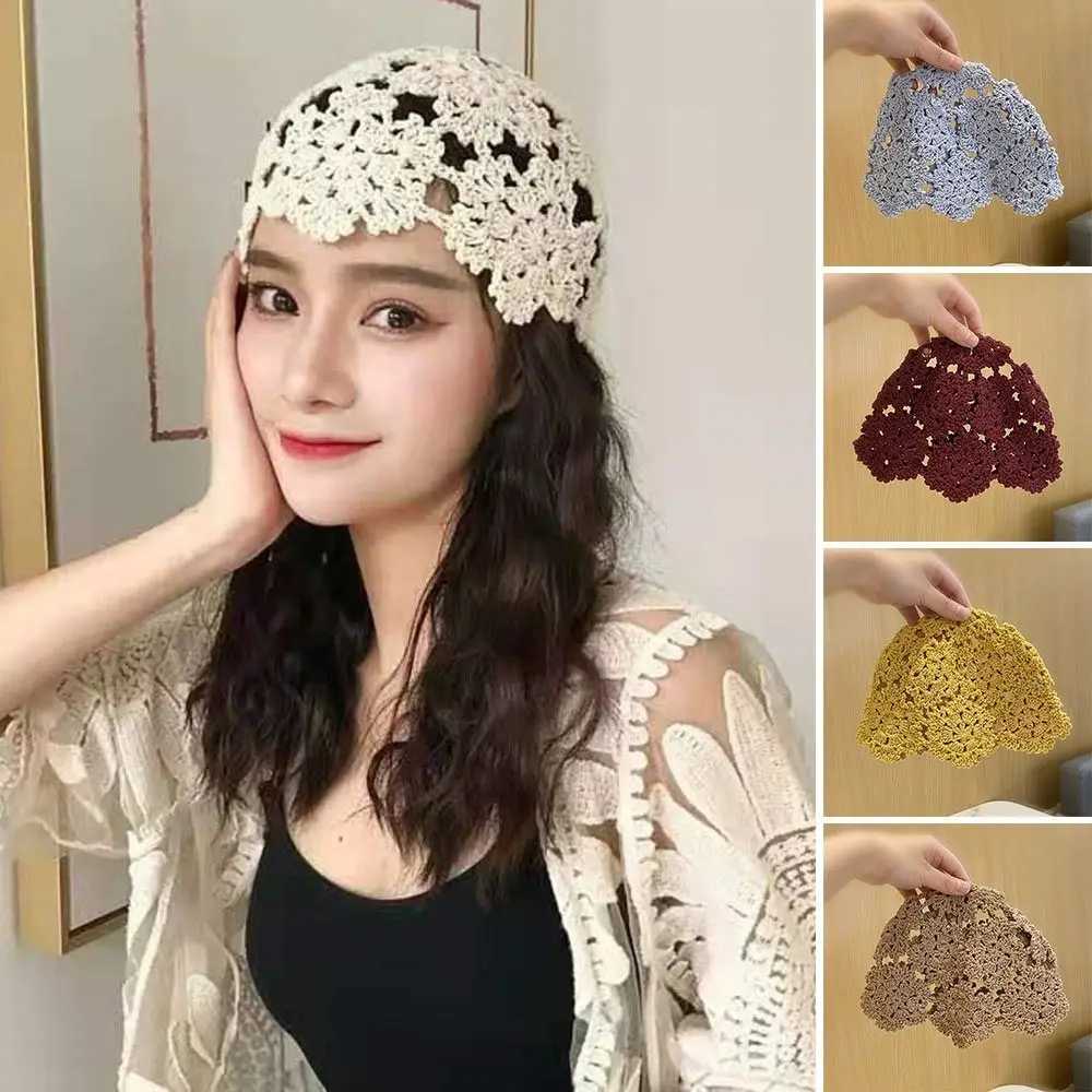 Autumn Winter Knitted Hat Hollowed Out Knitted Hat Flowers Lace Beret Fashion Casual Sklies Hat for Wen Bonnet Hat W251023