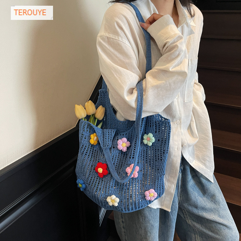 Autumn and winter new hollow knitted woven fabric bag, Korean style niche style, large capacity fashion trend design, women's shoulder bag design