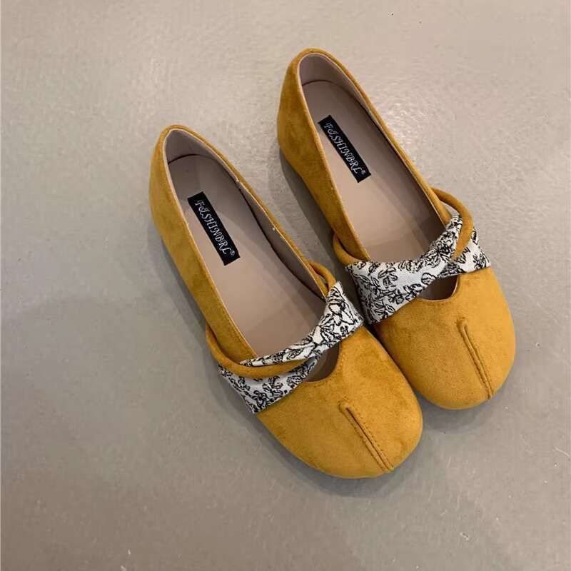 Mary Jane Ballet Flats Women's 2025 Spring French Style Elegant Velvet Round Toe Shallow Mouth Hidden Heel Classic Fitted Luxe