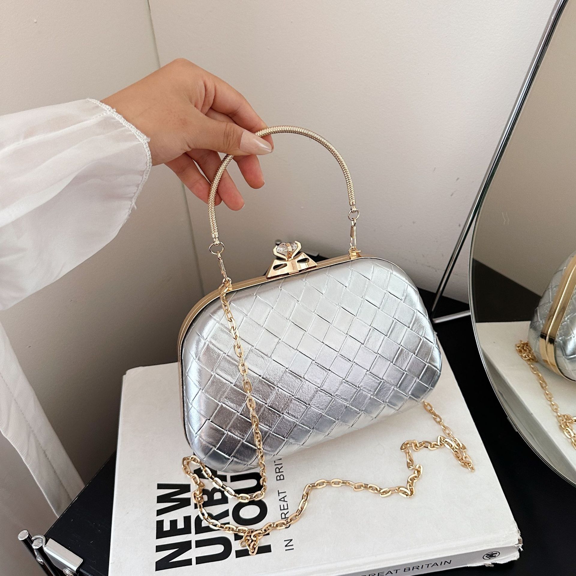 Luxury Brand Designer Bag New Track Women's Shoulder Bag 2025 New PU Woven Clip Chain Hardware Women's Handheld Crossbody Bag