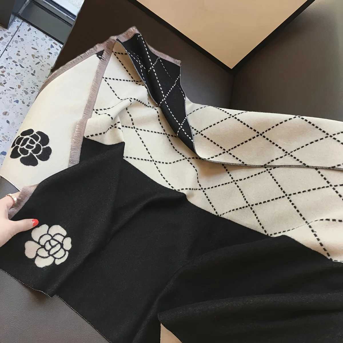 Geometric Camellia Jacquard Scarf Elegant Stylish Imitation Cashmere Fringe Shawl Women Autumn Winter Versatile Warm Wrap Scarf J251113
