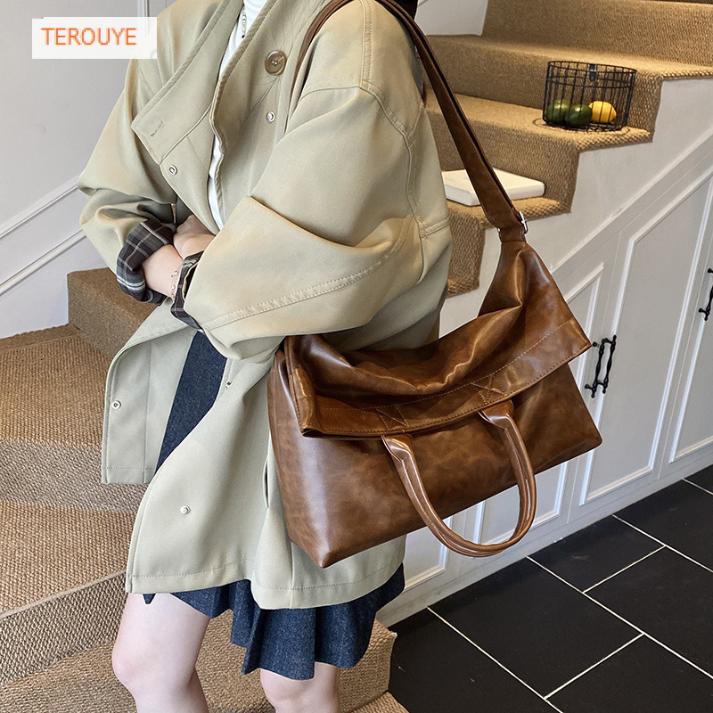 Luxury retro oil wax leather handbag autumn and winter new fashion trend armpit bag large capacity women's shoulder bag elegant designer bag