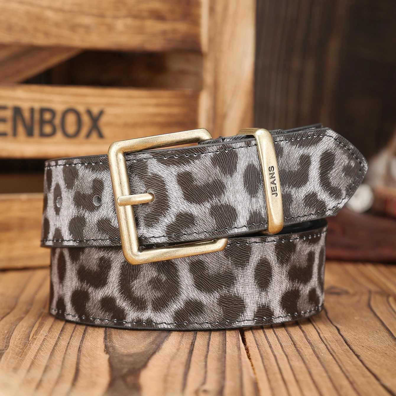 A Westernbuckle PU belt suitable for both men and women a unique and retro brown belt with perforated nails includedXJ251023