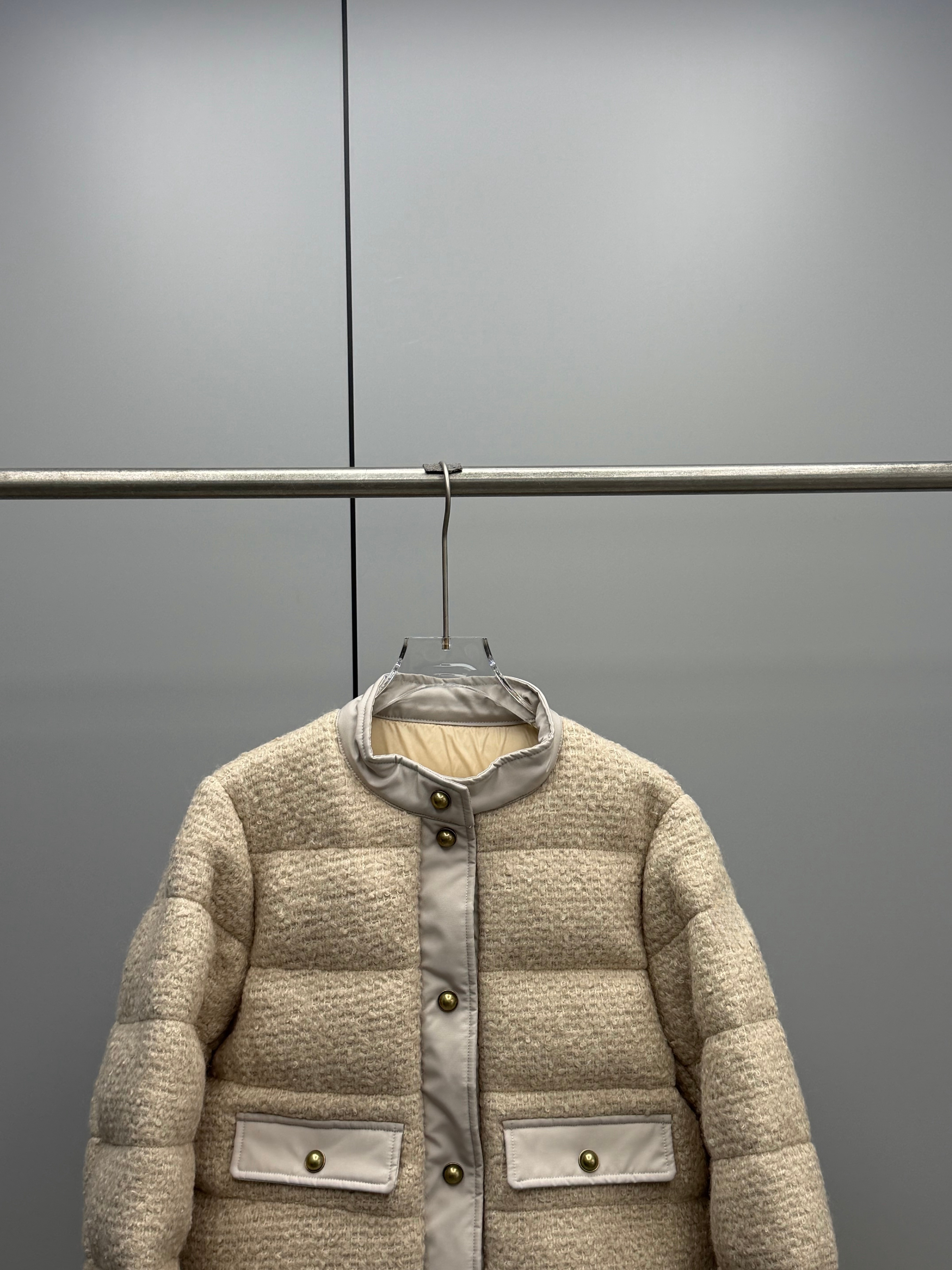 Fashionable and exquisite women's down jacket thickened and warm