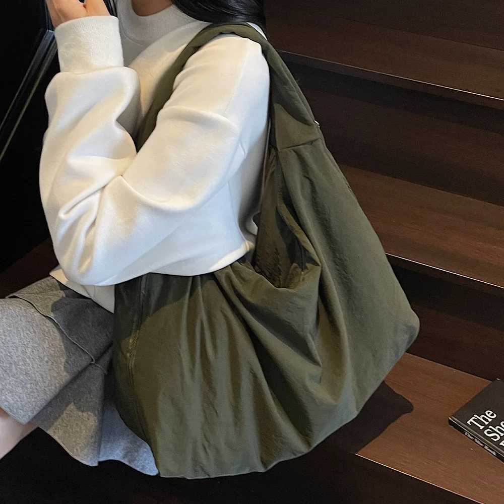 Fashion and Casual Tote Bag for Women 2025 New Trendy and Versatile Large Capacity Armpit Bag Commuting Shoulder BagL251023