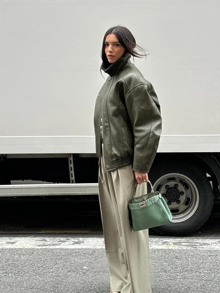 Green Zipper Leather Jacket Women Casual Stand Coller Long Sleeve Loose Coat Chic 2025 Lady Autumn Outerwear Daily Street Coats 251018