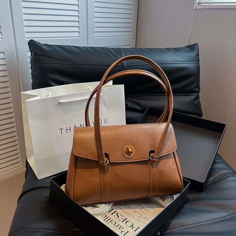 Light French Style Large Capacity Shoulder New Trend Bags With Lock Buckle Simple Commuting Tote Armpit Bag