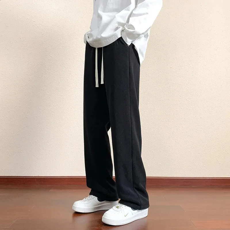 winter Men Outdoor Velvet Lining Trousers Sweatpants Solid Color Baggy Thickened Winter Fleece Loose Sports Warm Pants 251023