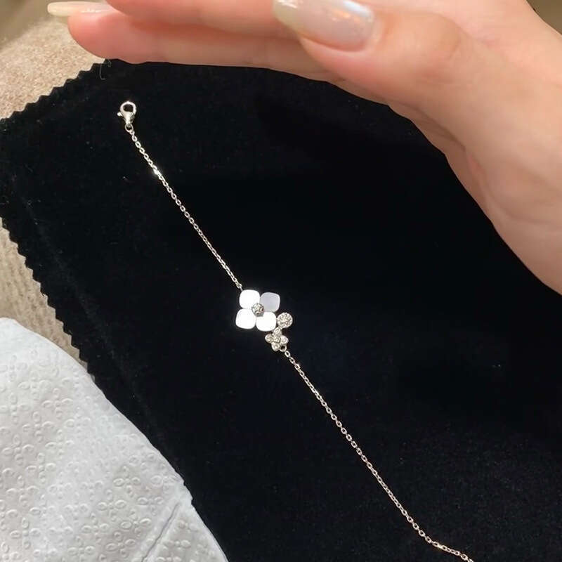 White Mother-of-Pearl Four-Leaf Clover Bracelet Ancient New Chinese National Style Cool and Delicate Versatile Hand Jewelry
