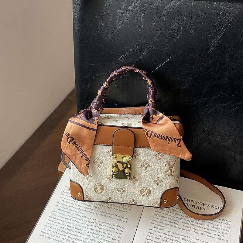 Women Handbag Large Capacity Handbag Light Lock Buckle Small Square Bag Silk Scarf French Bags Letter Texture Styling Handbag