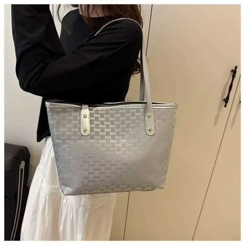 Luxurytextured Tote Handbag for Women 2025 Summer New Design Large Capacity Checkered Shoulder Bag Trendy Underarm BagL251023
