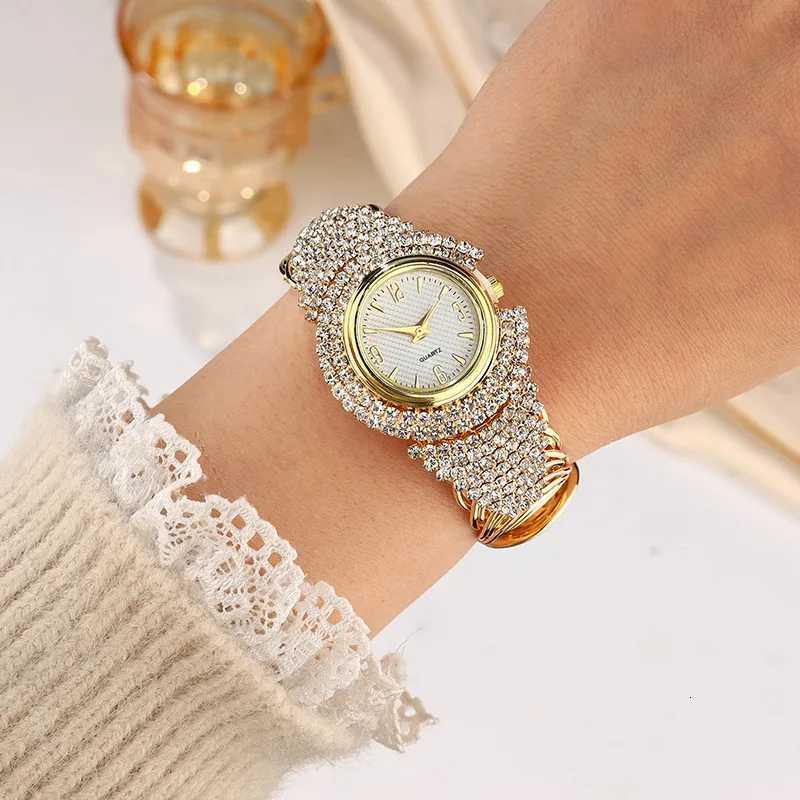 Women Watches Diamond Gold Watch Ladies Wrist Watches Luxury Brand Rhinestone Womens Bracelet Watches Female Relogio FemininoL251023