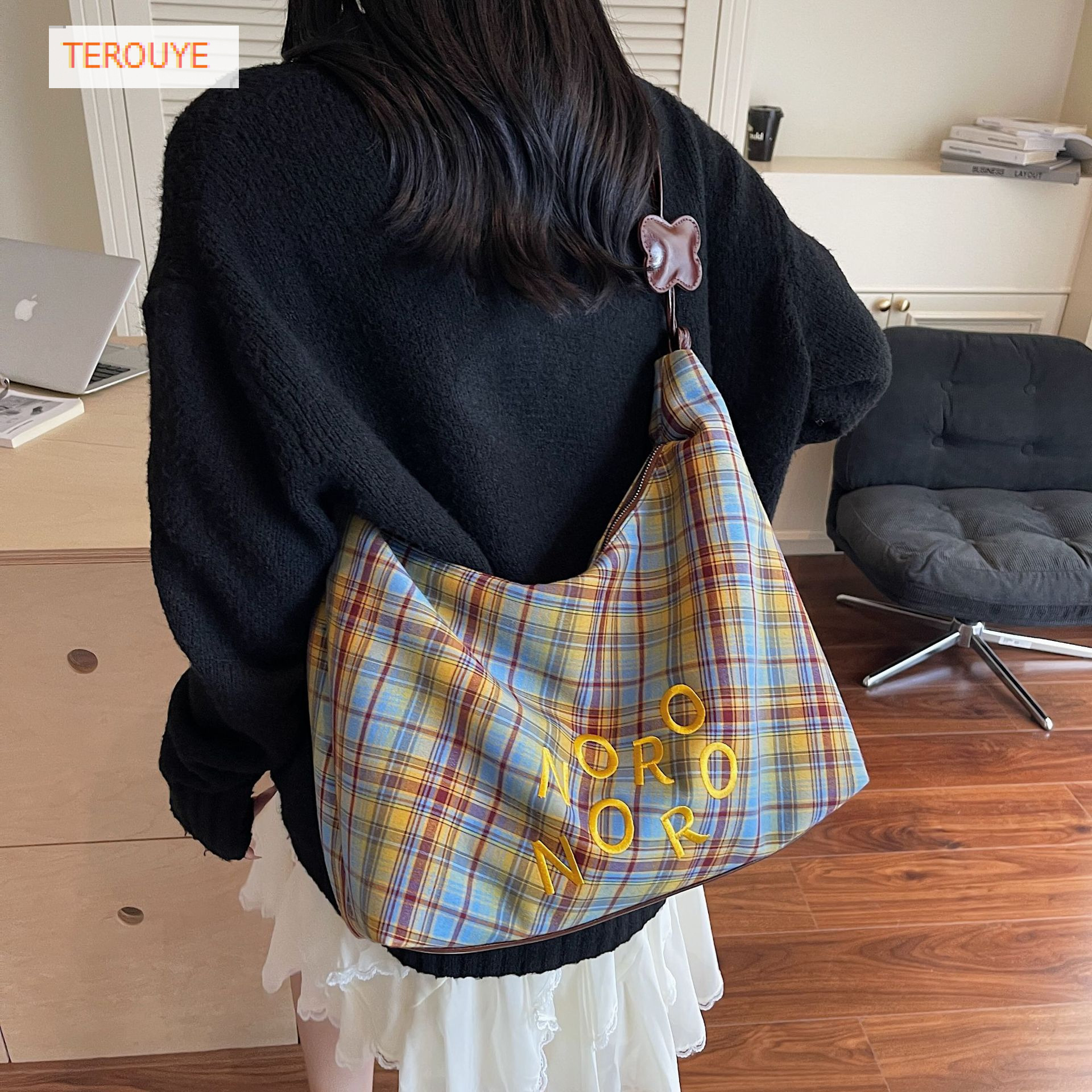 Korean style large capacity lazy style canvas bag winter new letter handbag fashion trend women's shoulder bag luxury designer bag