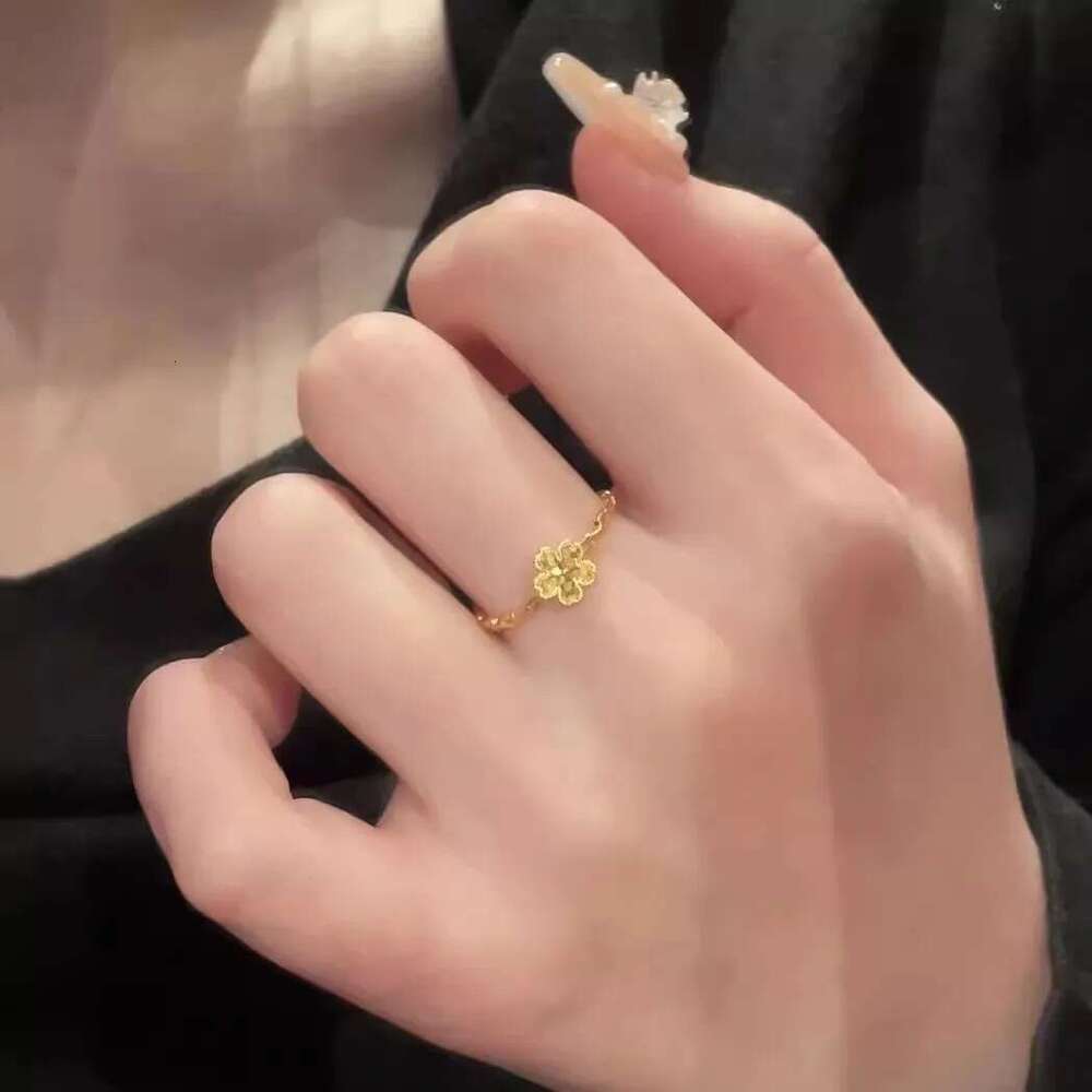 Sparkling Five-Leaf 2025 New Ancient Hammered Ice Small Gold Flower Ring
