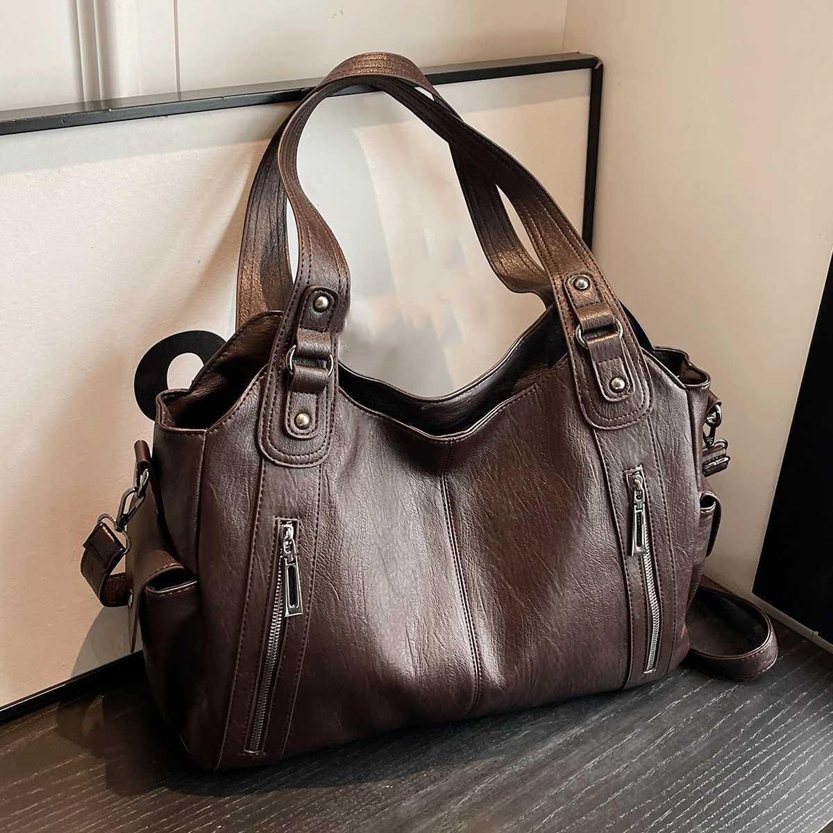 Solid color large capacity womens shoulder bag fashionable simple handheld tote bag commuter personality messenger bagL251023