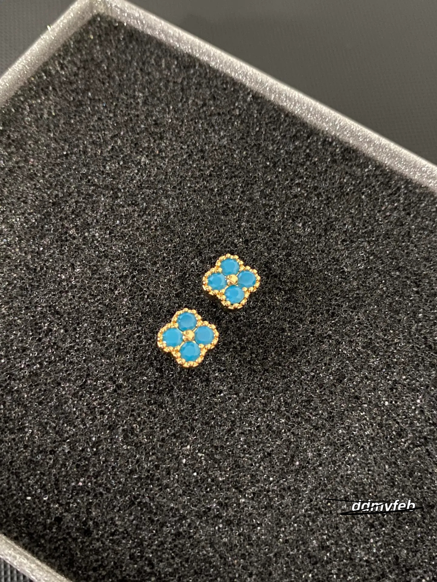 Gold-Toned Clover Stud Earrings With Blue Gemstone Accents - Elegant Jewelry For Daily Wear And Parties Ddmyfeb