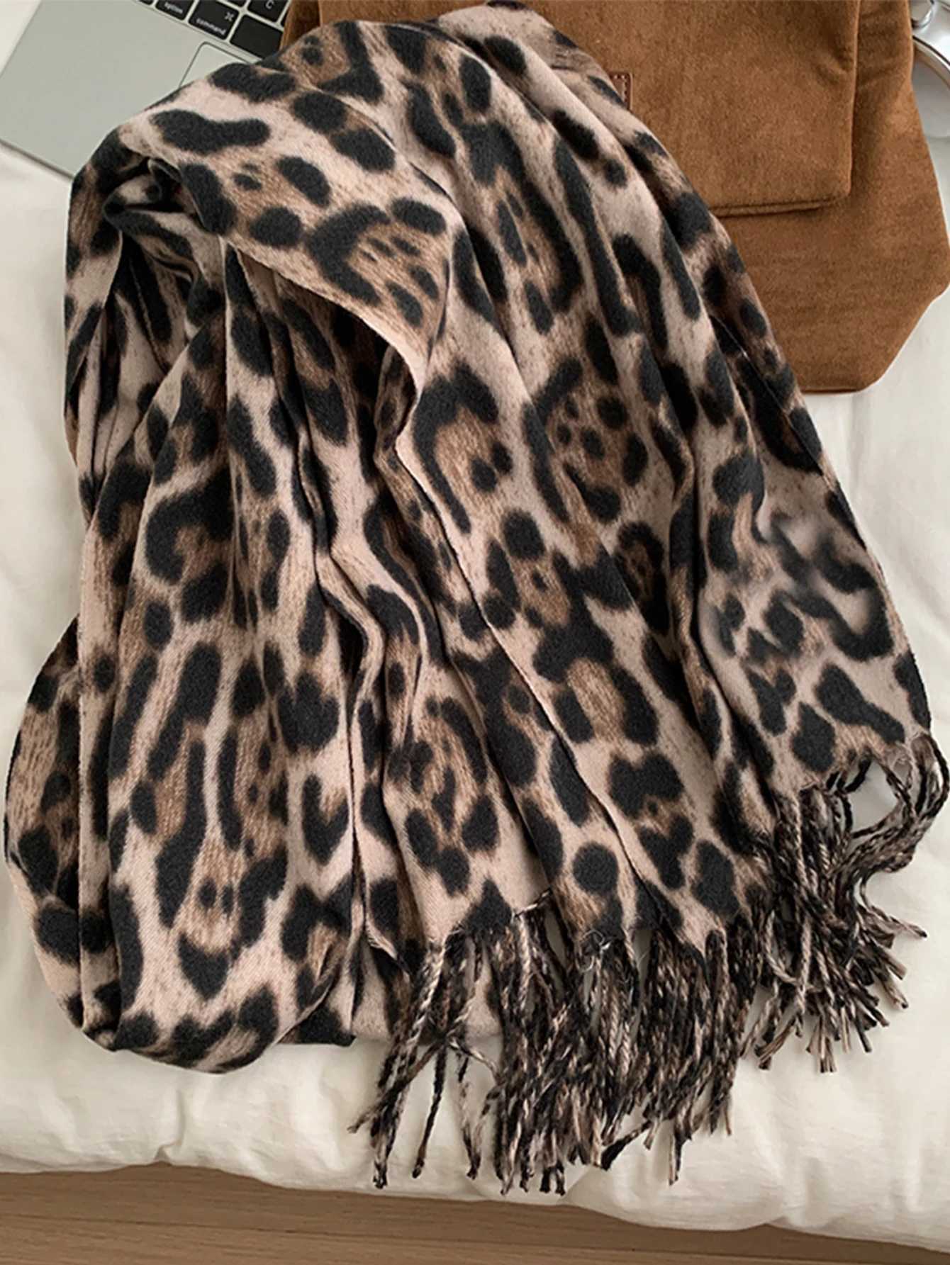Autumn and Winter Imitation Cashmere Leopard Print Scarf Women Warm and Thick Scarf Retro Leopard Print With Tassel Large Shawl J251113