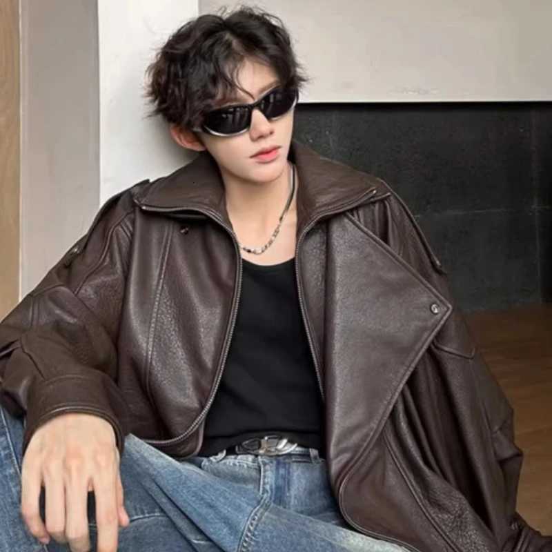 Mens Autumn High Colar Pu Leather Jacket American Retro and Cleanfit Handsome Loose Fashion Atmosphere Asymmetrical Zipper Coat W251023