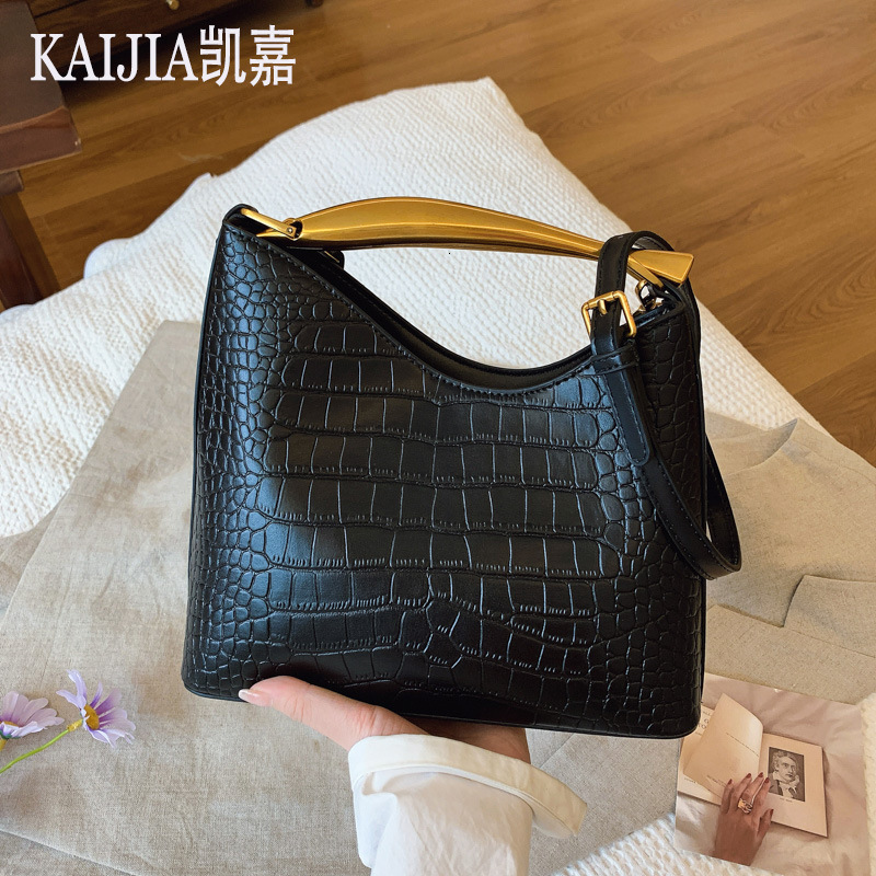 Luxury Brand Designer Bag High-End Women's Bag Crocodile Pattern PU Bucket Bag Textured Hardware Commuting Style Women's Handbag