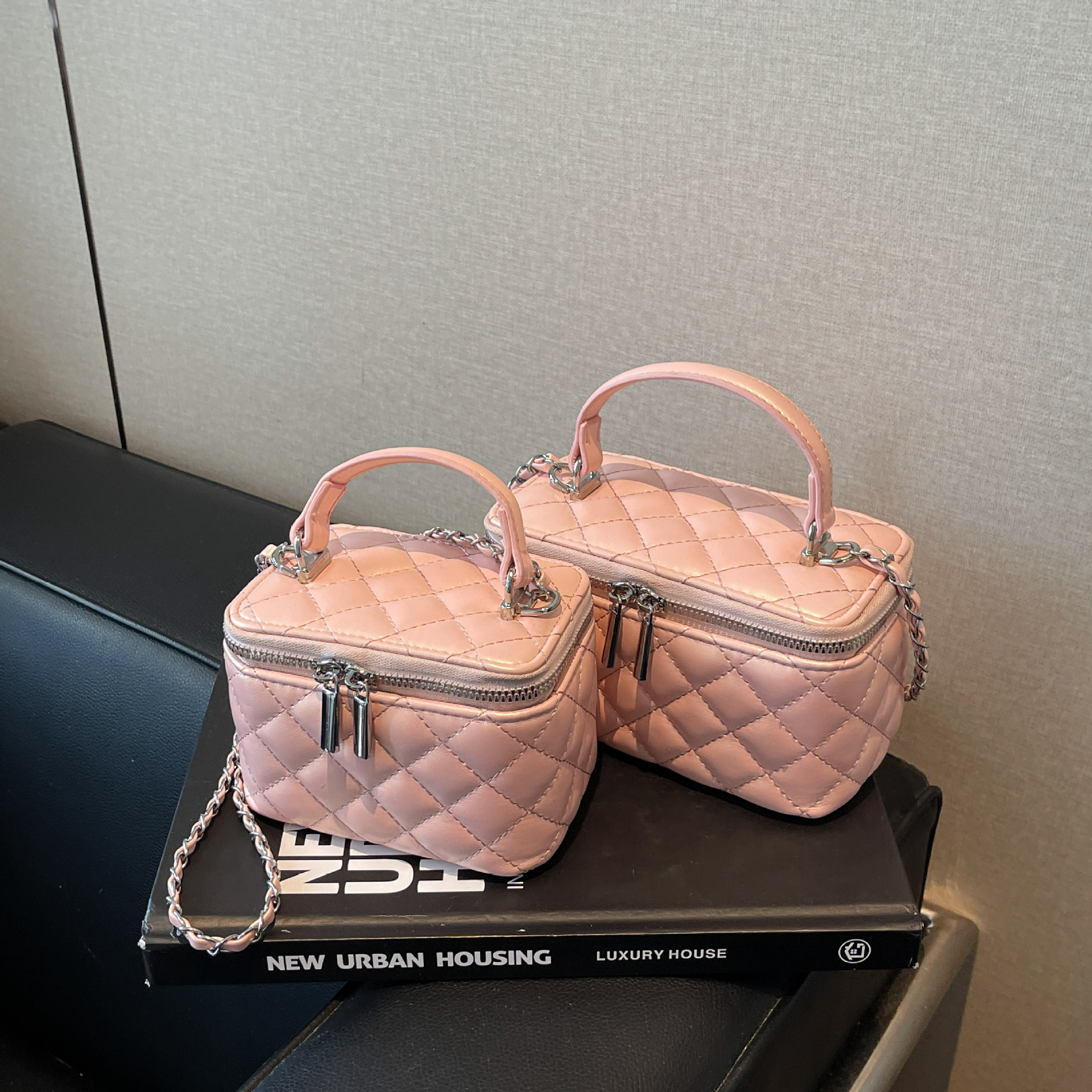 Luxury Brand Designer Bag Korean Fashion Quilted Box Bag Niche Single Shoulder Crossbody Embroidered Bag Women New Chain Trendy Small Square Bag