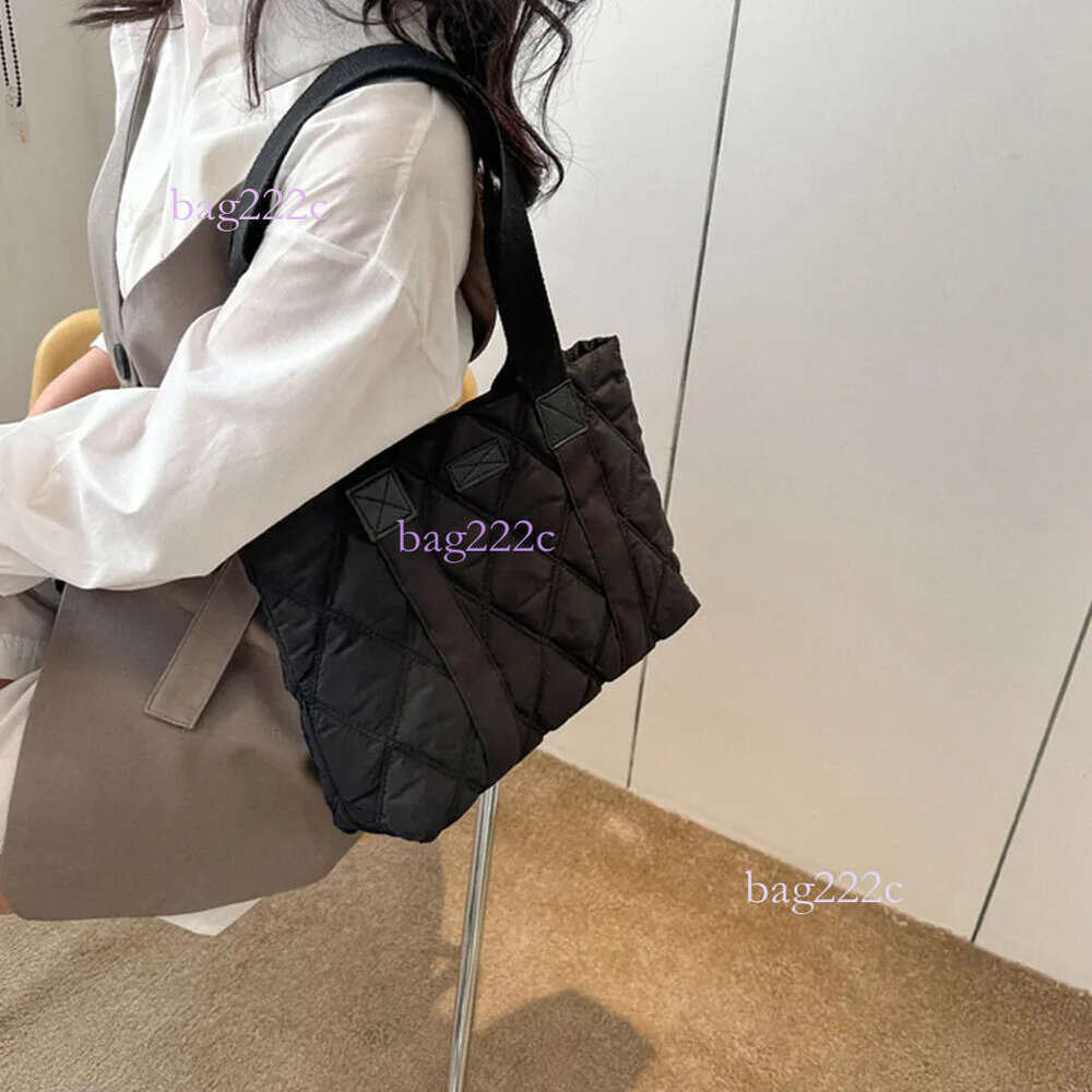 Women Cotton Padding Tote Large Capacity Pluffy Shoulder Purse Solid Color Waterproof Female Autumn Winter Daily Bagh7.3#13.86