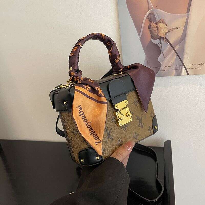 Women Handbag Large Capacity Handbag Light Lock Buckle Small Square Bag Silk Scarf French Bags Letter Texture Styling Handbag