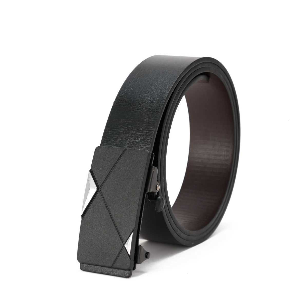 A casual individual and retro belt a Westernstyle clothing accessory metal buckle PU belt suitable for both men and womenXJ251023