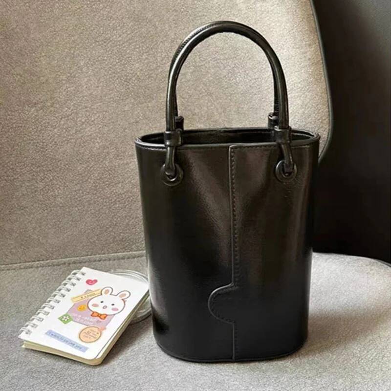 Autumn and Winter New Vintage Style Bucket Bag Designer Bag Luxury Handbag Solid Color Minimalist Splicing Women's Shoulder Bag