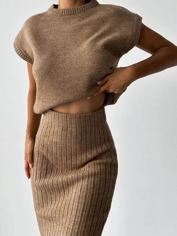 Womens Sleeveless Pullover Top Slim Long Skirt Sweater Set Versatile Fashion Sexy Girl Wind Suit Trendy Outfit 251022