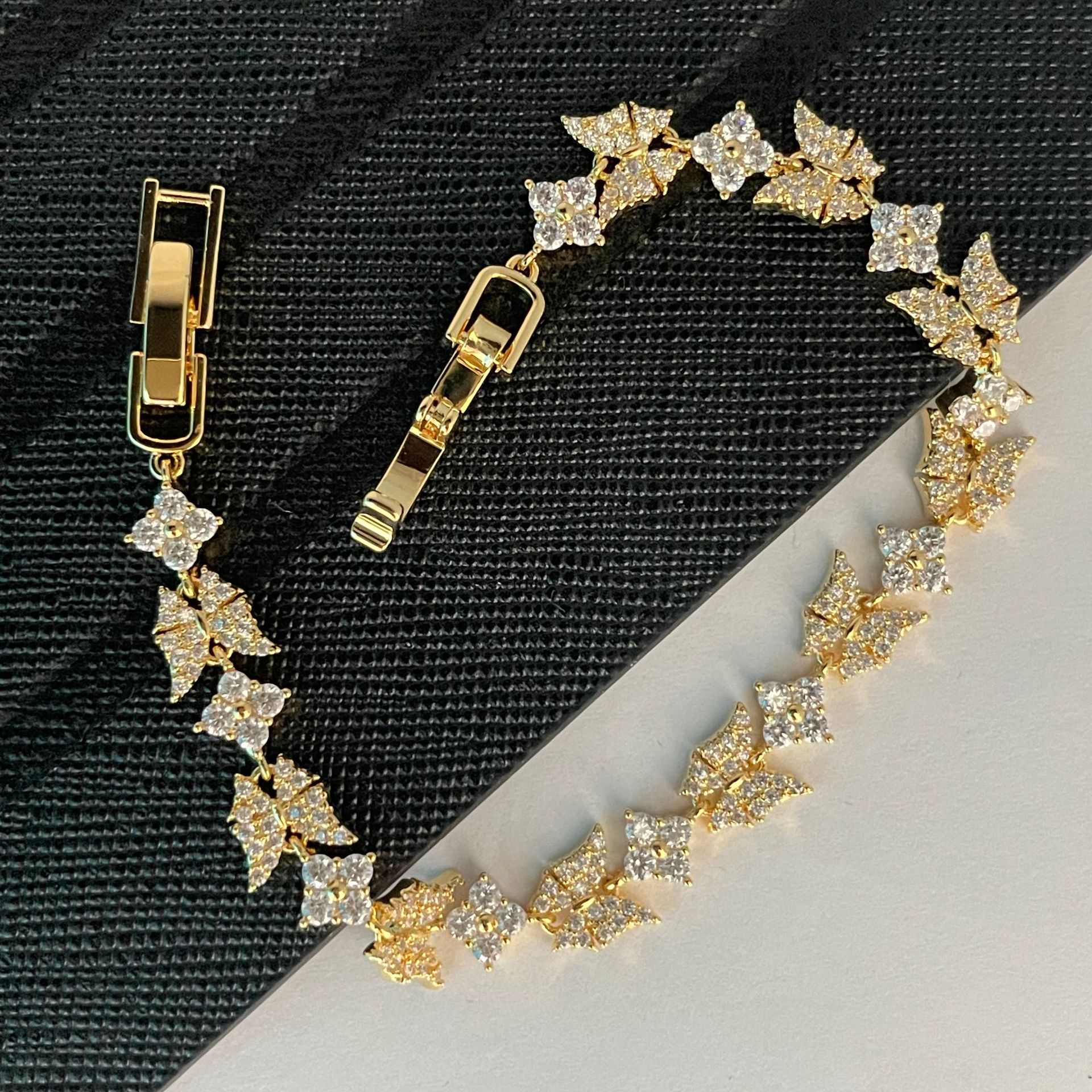 Designer bracelet 14k white gold full diamond zircon butterfly bracelet for women luxurious and high-end feel Charm bracelet adjustable bracelet free 