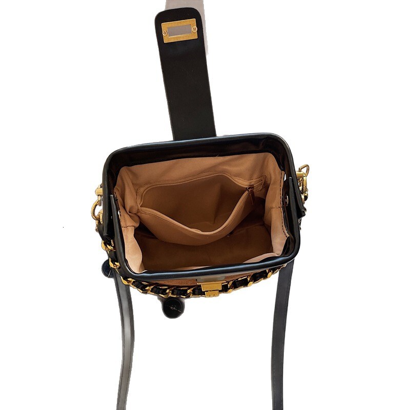 Luxury Brand Designer Bag Women's Bag New 2025 Autumn Small Style Quilted Chain Shoulder Bag Handbag Messenger Bag Versatile Crossbody Bag