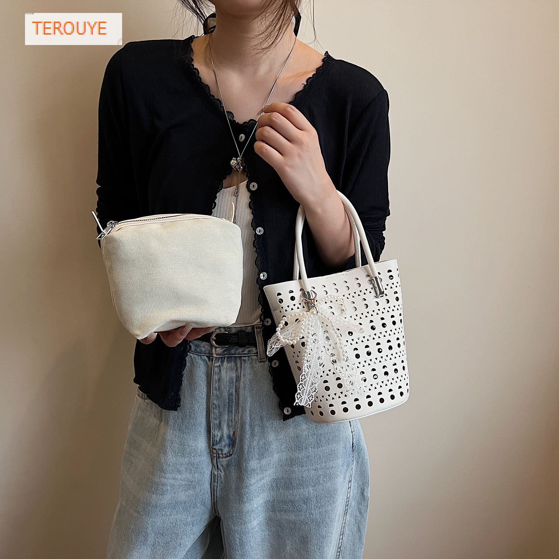 Hollow out fashion bucket bag, Korean style niche fashion, autumn and winter new trend, casual and simple style, women's shoulder bag, luxurious 