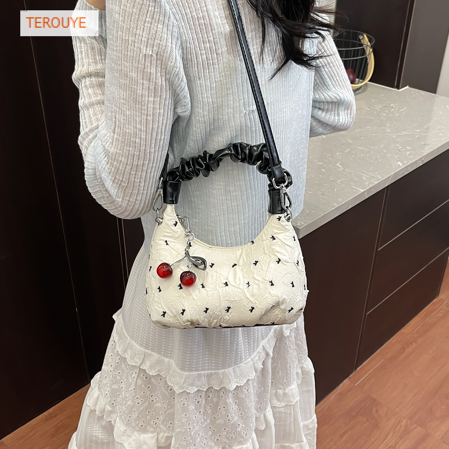 Wrinkled Bubble Bow Handbag Autumn/Winter New Cherry Pendant Cute and Unique Design Underarm Bag Women's Shoulder Bag Luxury Designer Bag