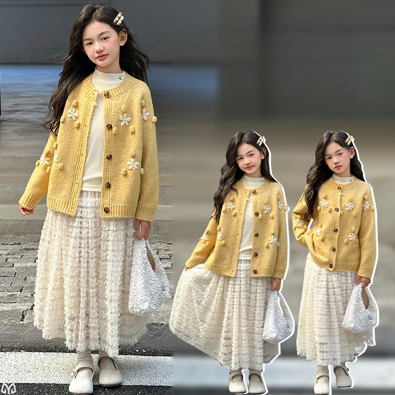 Fashion designer girl's unique super beautiful autumn set, suitable for big girls' new Korean style knitted cardigan and skirt two-piece set