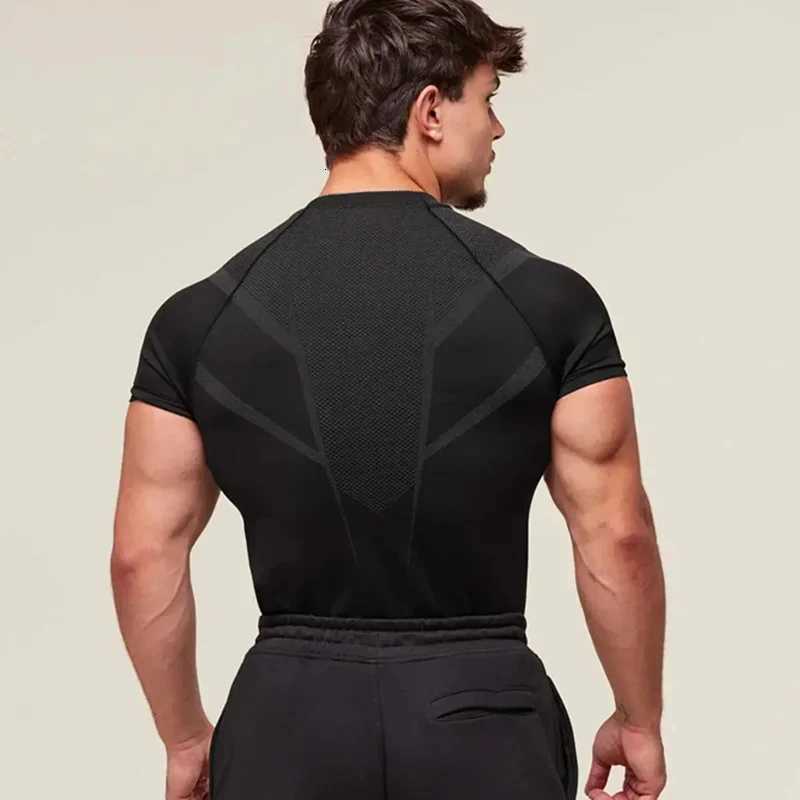 2025 compression shirt mens running Tshirt fast drying sports tight fitness training Tshirt mens sports short sleeved topXJ251023