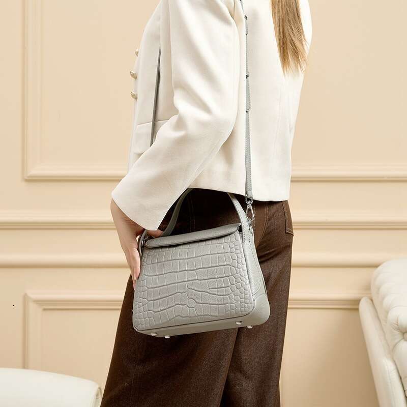 Luxury bag Commuting Versatile Genuine Leather Women s Large Capacity Shoulder Crossbody for Office Workers Small Tote Bag with Niche High End Feel