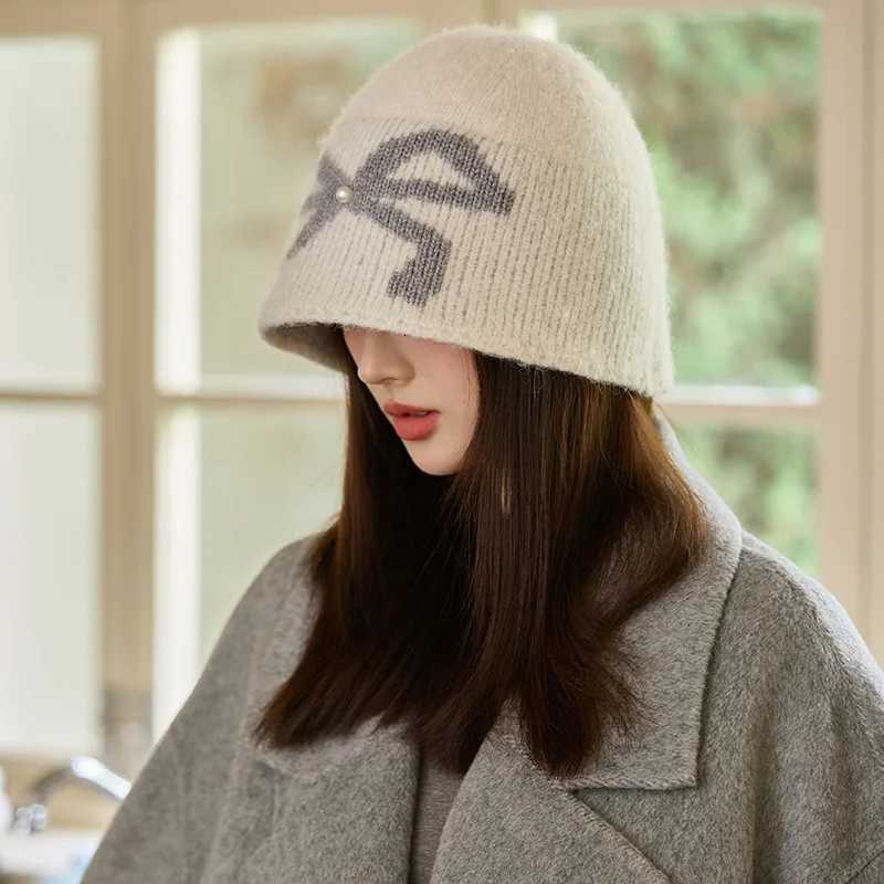 Winter Warm Personality Versatile Knitt Hat with Butterfly PatternSlouchy Beanie for Men WomenSuitable for Outdoor Wear SkiingXJ251023