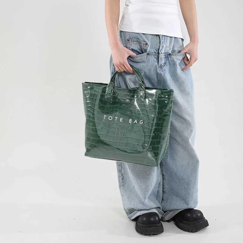 Crocodile Texture Tote BagPvc Kraft Paper Large Capacity Luxury Hobo HandbagWomen Casual Shopping Letters Top Handle Hand BagsL251023